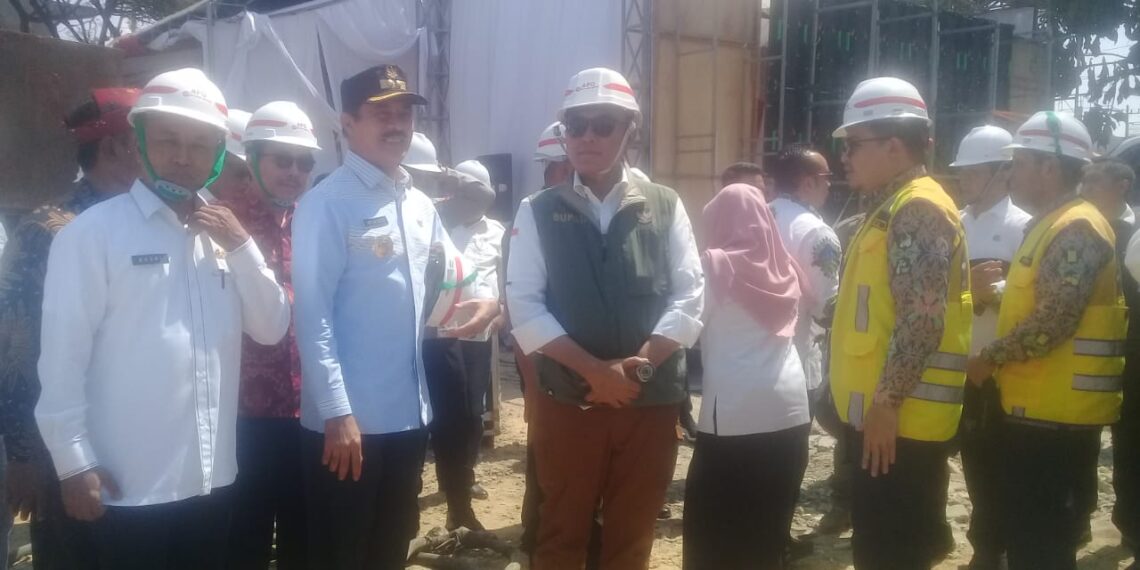 Bupati Pamekasan Badrut Tamam, Hadiri Peletakan Batu Pertama Pembangunan Pasar Kolpajung 1