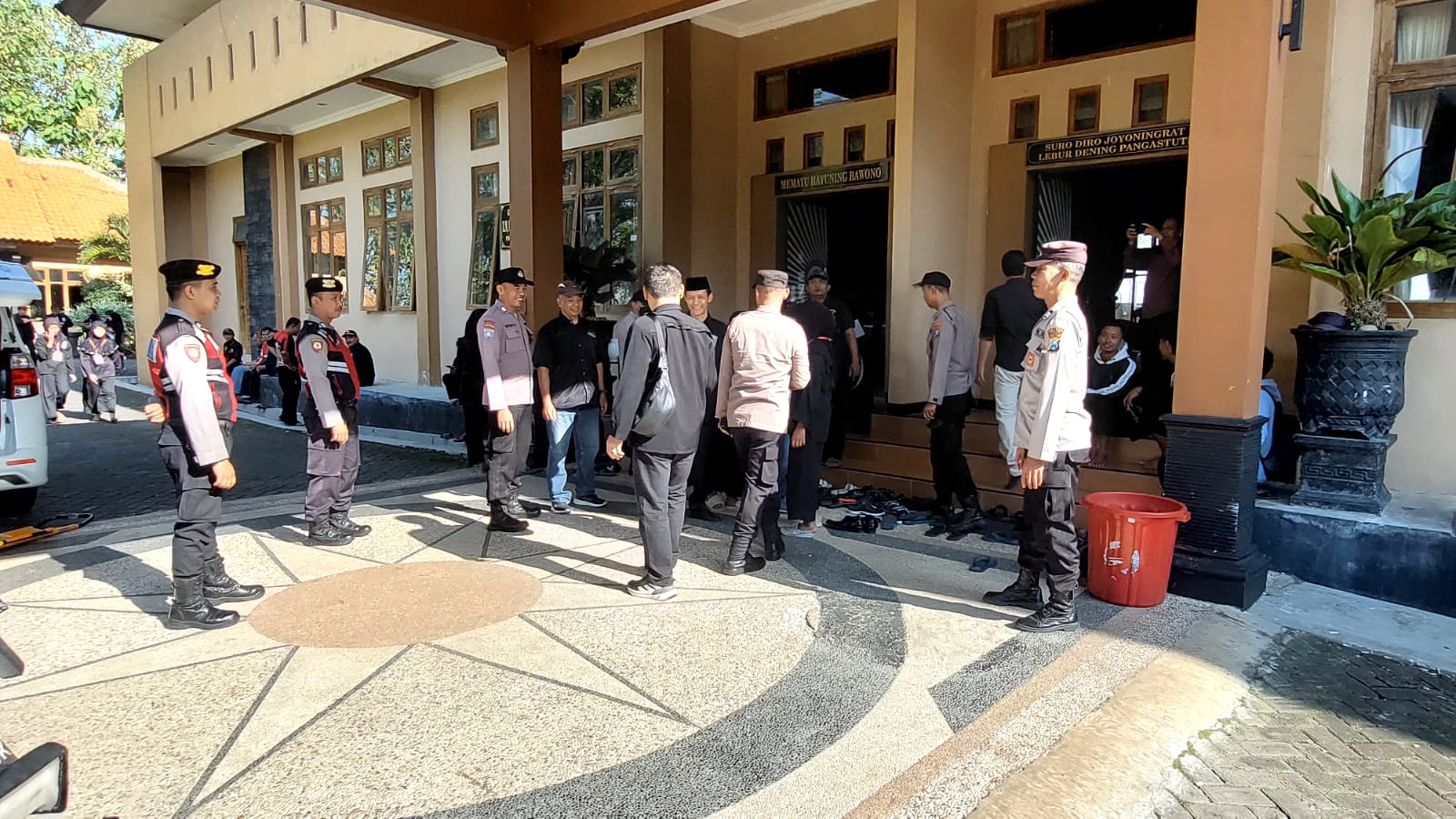 Kolaborasi Polisi RW dan Bhabinkamtibmas Amankan Kompetisi Krida Siswa PSHT Magetan 3