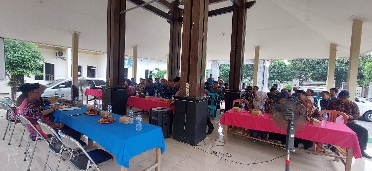 Lakukan Penyuluhan Hukum ke Desa Tanjung, Ini Pesan Kajari Gresik 1
