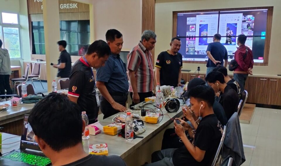 Kasatresnarkoba, KBO, Ketum ESI, Sekum ESI melihat dan mendampingi atlet PUBG di Mapolres