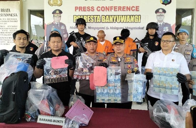 Kawanan Pembobol ATM di Indomaret Banyuwangi Berhasil Dibekuk Polisi Kurang dari 24 Jam 2 Kawanan Pembobol ATM di Indomaret Banyuwangi Berhasil Dibekuk Polisi Kurang dari 24 Jam 1