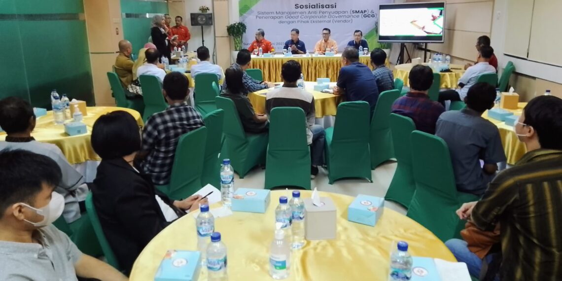 PT Pegadaian Kanwil XII Surabaya bersama puluhan mitra kerjanya mensosialisasikan Sistem Manajemen Anti Penyuapan (SMAP) ISO 370001:2016 dan Good Corporate Governance (GCG), Kamis (15/6/2023). (foto: hari)