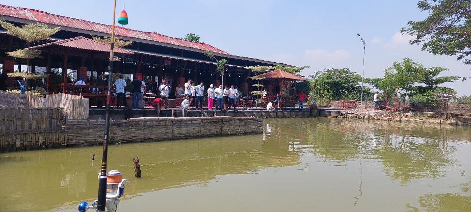 Jalin Keakraban dengan Wartawan, Kejari Gresik Gelar Fun Fishing 2