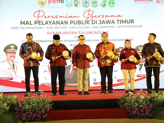 Bupati Maryoto Dampingi Menteri PAN-RB Resmikan Mal Pelayanan Publik  2