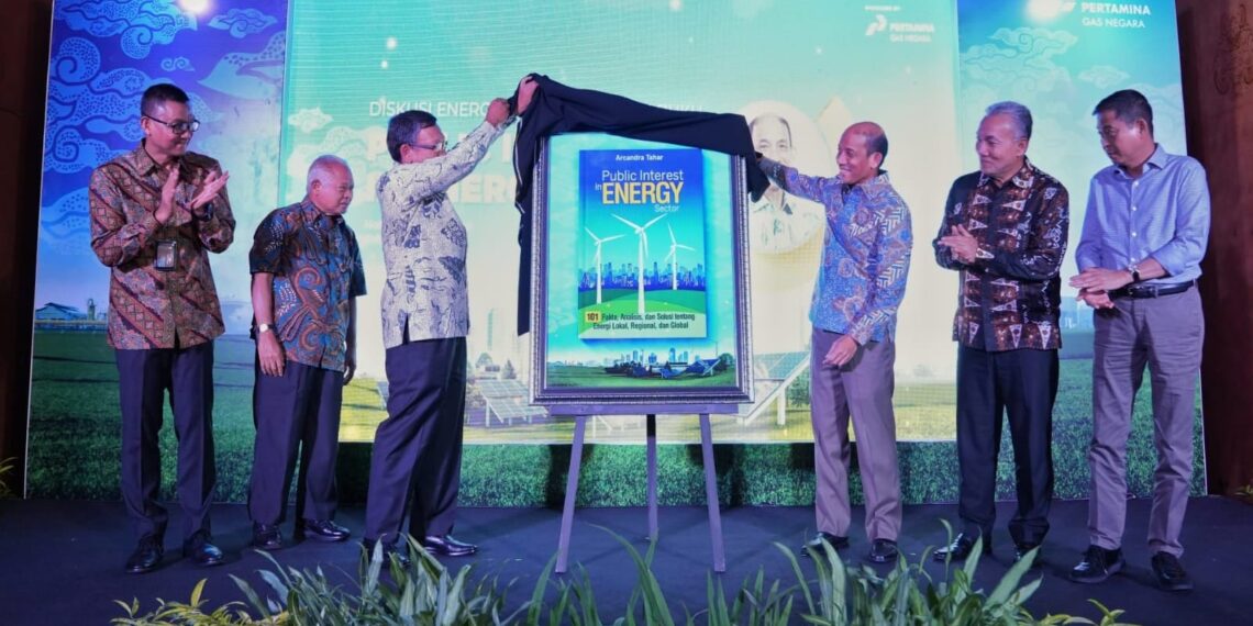 Peluncuran buku “Public Interest in Energy Sector” Yang ditulis Arcandra Tahar Ph.D, Komut PT Perusahaan Gas Negara Tbk (PGN), Rabu (5/7/2023) di Hotel Darmawangsa, Jakarta. (ist)