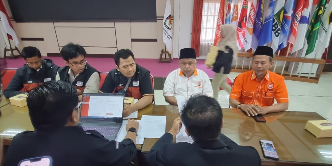 Berkas Perbaikan BCAD PKS Provinsi Jatim Lengkap, Ketua PKS Jatim Minta Bacaleg Terus Melayani Rakyat 1 PKS Jatim