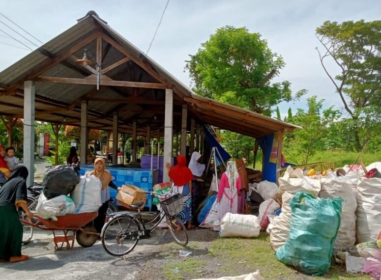 Bank sampah 'Sumber Rejeki Babaksari.' milik Pemdes Babaksari
