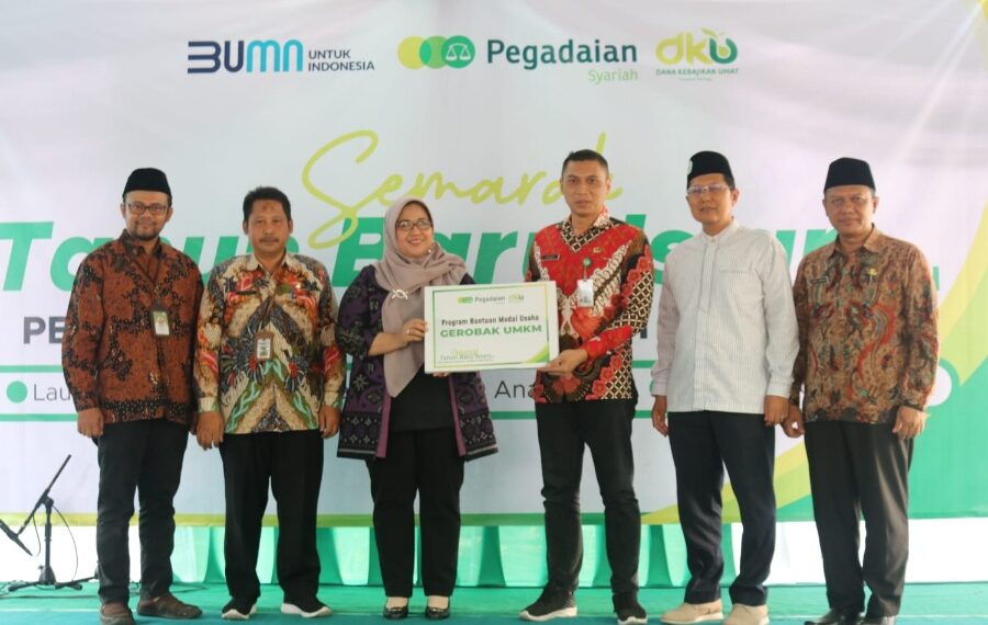 Elvi Rofiqotul Hidayah, Direktur Pemasaran dan Pengembangan Produk Pegadaian (3 kiri). (ist)