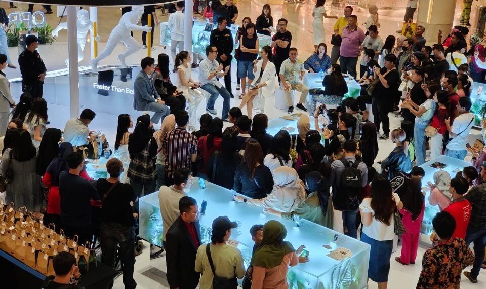 Warga Surabaya siap-Siap untung! beli OPPO Reno10 Series 5G dapat paket data IM3 600 GB. Peluncuran di Atrium TP 3 (16-20/8/2023). (ist)