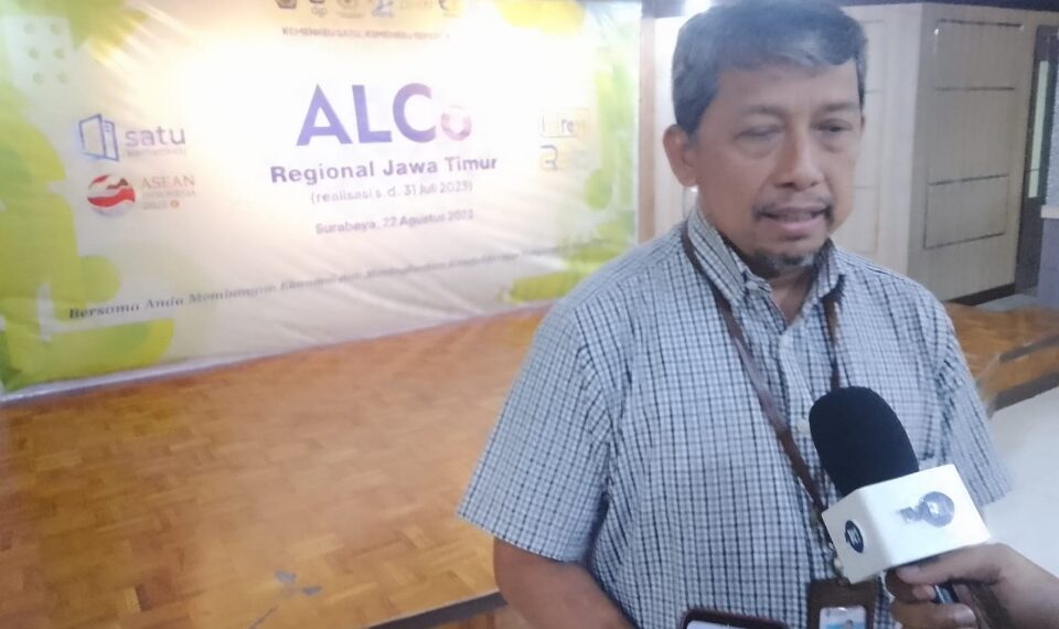 Kepala Kanwil Direktorat Jenderal Perbendaharaan (DJPb) Jatim, Taukhid saat press conference APBN KiTa Regional Jatim hingga 31 Juli 2023 di Aula Lt. 7 Gedung Keuangan Negara I Surabaya, Jl. Indrapura. (foto: hari)