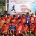 Anggota DPRD Jatim Agatha Retnosari saat bersama dengan peserta turnamen sepak bola.
