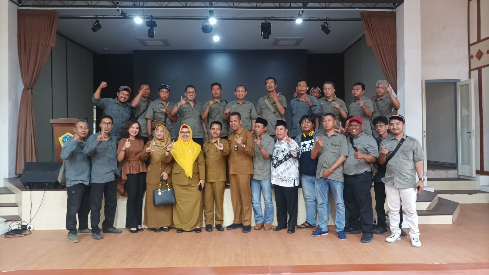 Gelar Ngobrol Asik Pendidikan, Bupati Gresik : Stop Bulliying, Kejahatan Seksual dan Intoleran 4 Gelar Ngobrol Asik Pendidikan, Bupati Gresik : Stop Bulliying, Kejahatan Seksual dan Intoleran 3