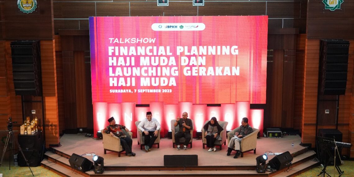 Bank Jatim saat serahkan CSR ke Pemkab Tuban