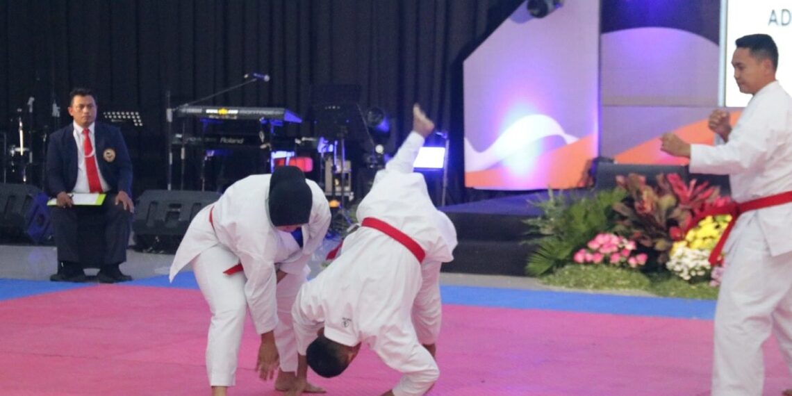 Tingkatkan Minat Olahraga Generasi Muda, Bank Jatim Serahkan CSR Lapangan Basket Ke Pemkab Tuban