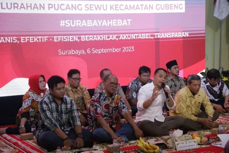 Kabar Gembira, RT/RW se Surabaya Bakal Terima Dana Operasional 1 Eri Cahyadi saat meresmikan Balai RW III, Kel. Pucang Sewu, Kec. Gubeng, Surabaya, baru-baru ini. (ist)