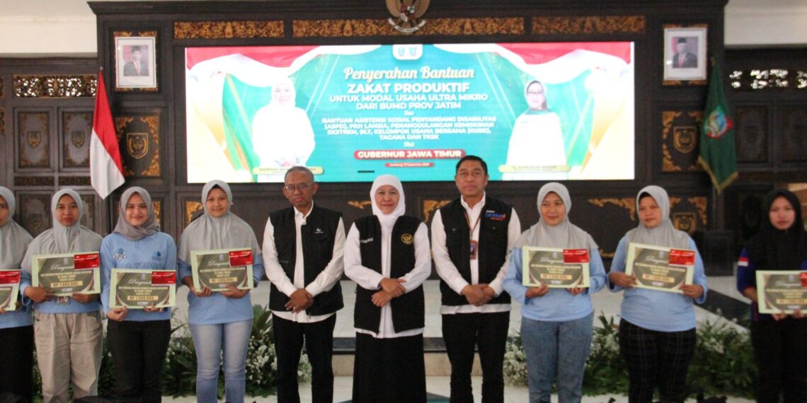 Sinergi Bersama Pemprov Jawa Timur, Bank Jatim Fasilitasi Penyaluran Bansos dan Zakat Produktif 1 Bank Jatim saat fasilitasi Bansos dan Zakat