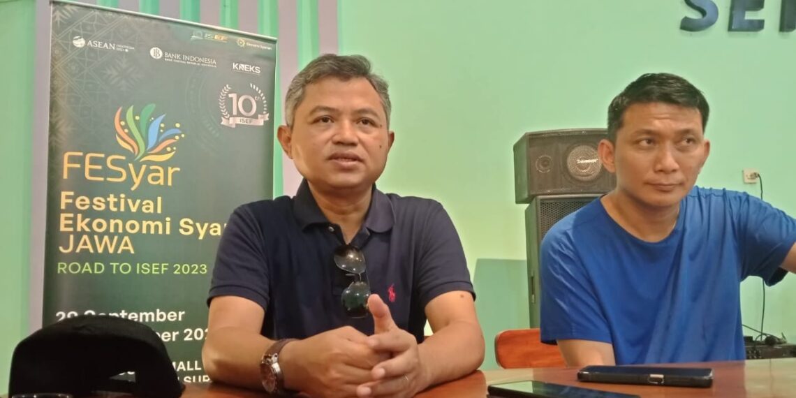 Doddy Zulverdi Kepala BI Jatim (kiri) saat jumpa media usai CFD, Minggu (24/9/2023) pagi. (ist)