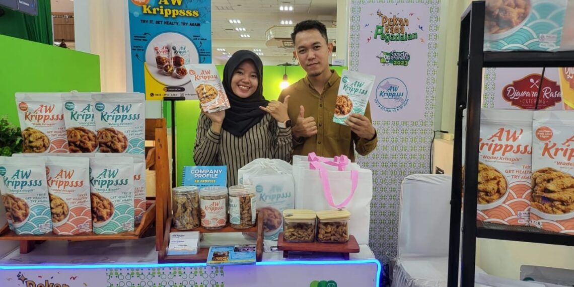 Puluhan Stand UMKM Gadepreneur Ikut Ramaikan Pekan Raya Pegadaian di Matos Malang 1 Fransisca, pemilik stand dari AW Krippsss bakery saat mengikuti Pekan Raya Pegadaian di Matos, Malang. (ist)