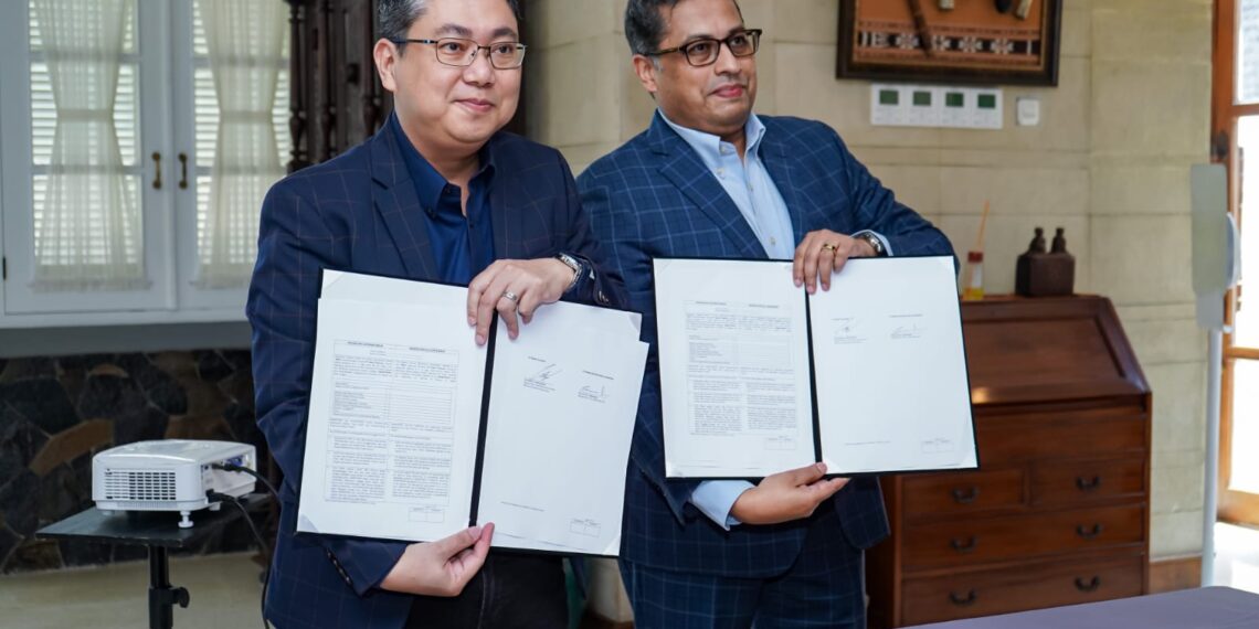 (ki-ka) Alim Gunadi Chief Enterprise Business Officer, Smartfren Business bersama Sunny Rao Global Director Vonage. (ist)