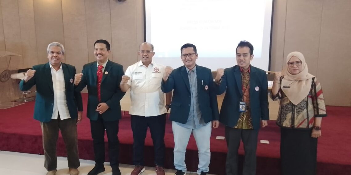 Lamongan Tuan Rumah HUT ke-73 IDI, Stunting jadi Agenda Utama 1 Panitia pusat dan lokal usai konferensi pers terkait perayaan HUT ke-73 IDI yang akan dipusatkan di Lamongan, Jatim. (foto: hari)