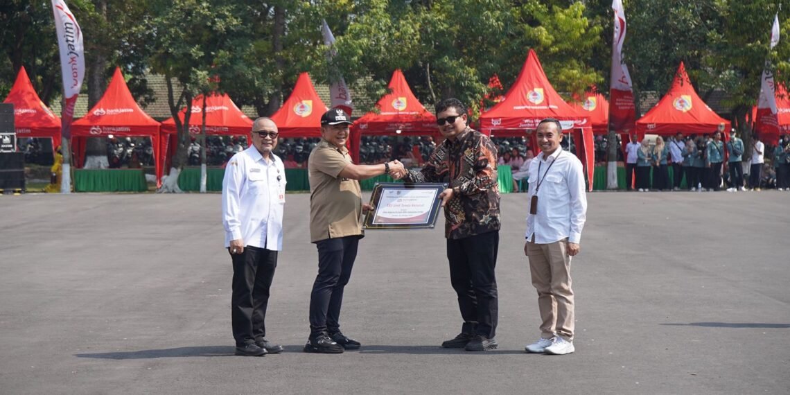 Bank Jatim serahkan CSR ke Pemkab Jember