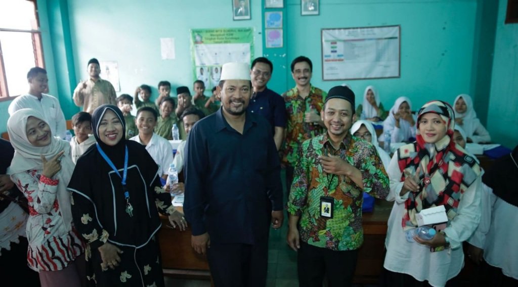 DJP Jatim I Sosialisasi Inklusi ke Ponpes 1 Tim Kanwil DJP Jatim I saat sosialisasi inklusi kesadaran pajak kepada 30 perwakilan santri Ponpes Shobrul Ma’arif di Surabaya, Selasa (28/11/2023). (ist)