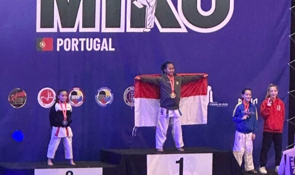 Aldhea Azarina Bharata usai menerima medali emas