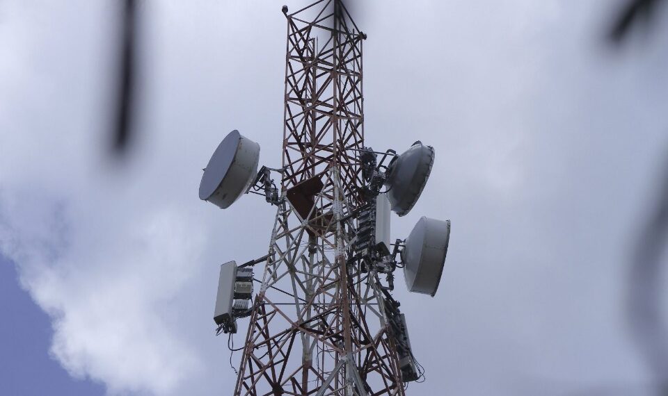 Indosat Tambah Kapasitas 33% di Liburan Nataru 2023/24 1 Penambahan ini dipicu meningkatnya penggunaan aplikasi WhatsApp, Facebook, dan YouTube, serta game online seperti Mobile Legends, Roblox, dan PUBG. (foto: ist)