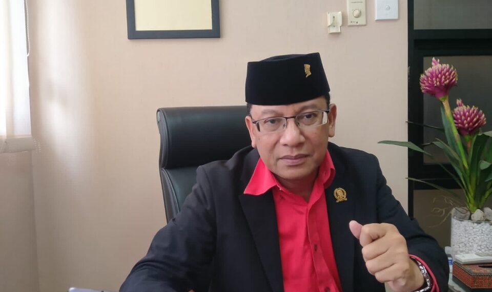 Libur Nataru, Dewan Jatim Usul Pemprov Siapkan Angkutan Mudik Gratis 1 Anggota Fraksi PDI -P DPRD Jatim Dr.Ir. Daniel Rohi