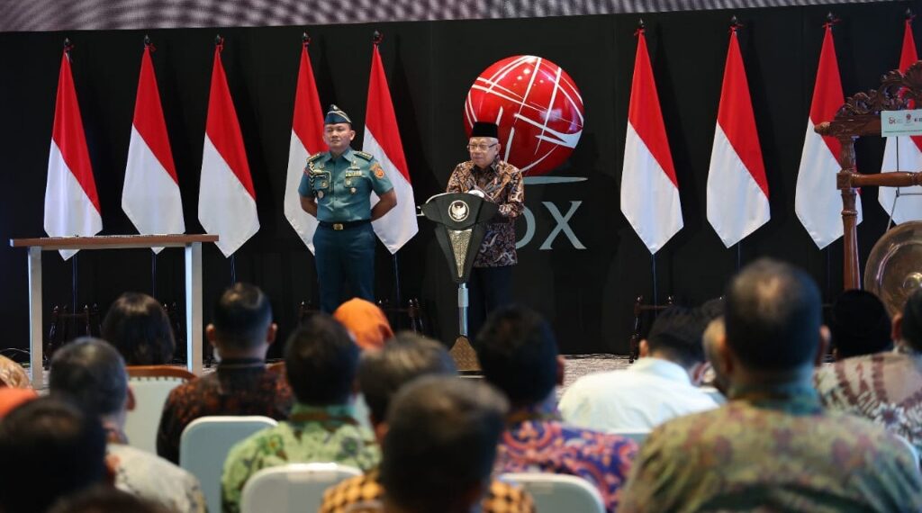 Wapres Ma’ruf Amin saat pembukaan perdagangan saham di lantai Bursa Efek Indonesia (BEI), Selasa (2/1/2024). (foto: ist)