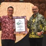 Smartfren Raih Indonesia Green Awards 2024 dengan Program eSIM & Edukasi Lingkungan Bebas Sampah