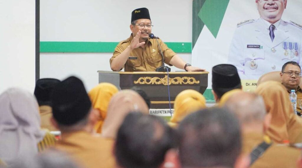 Pj Bupati Andriyanto saat memberikan pengarahan dalam giat pembinaan insan pendidikan