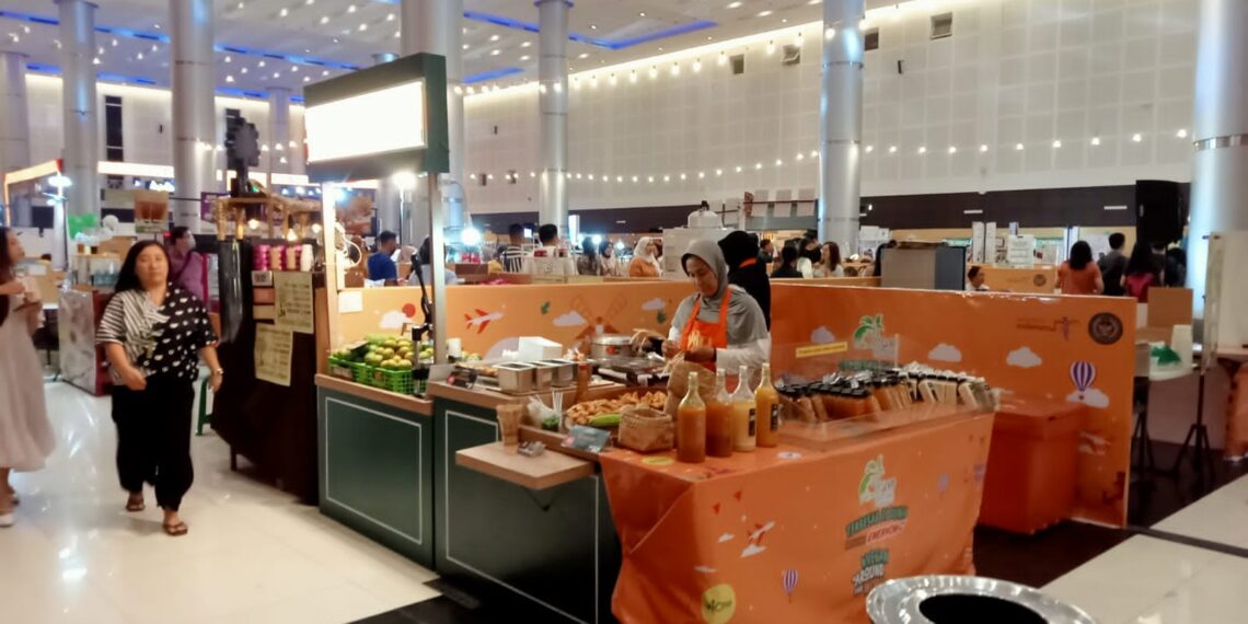 Dengan tema “Around The World”, event ini digelar mulai 25-28 Januari 2024 di Exhibition Hall Grand City, Surabaya. (foto2; hari/bidik.news)