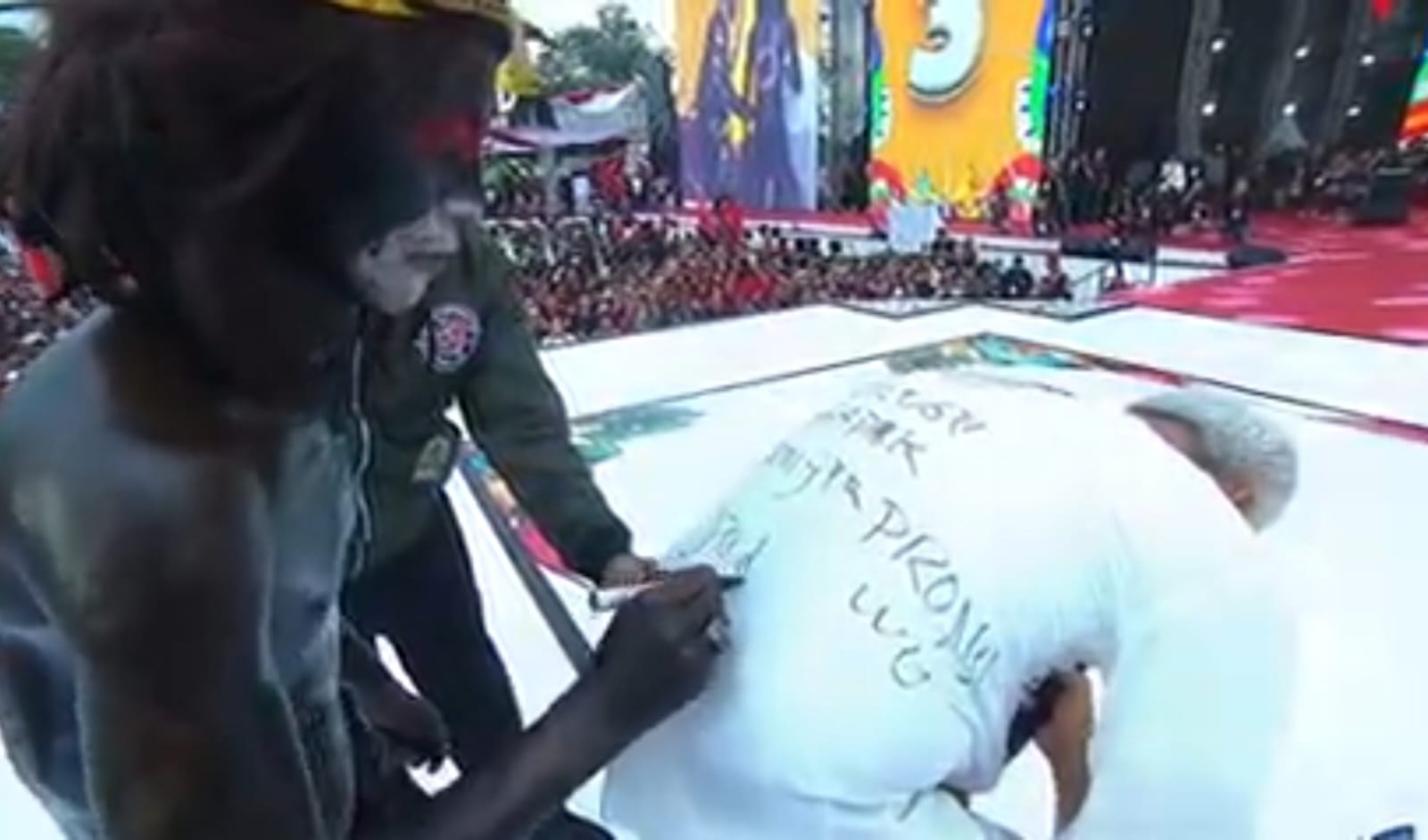 Puluhan Ribu Warga Menyemut Hadiri Konser Rakyat Ganjar-Mahfud di Banyuwangi 1