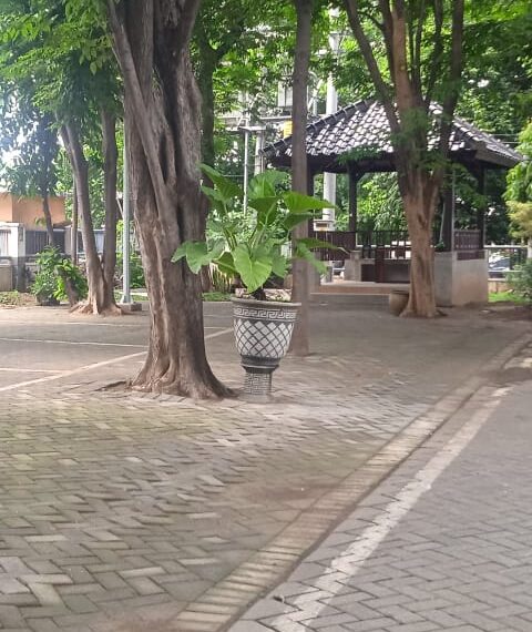Sarana lahan parkir dan gazebo di lingkup Gedung DPRD Kabupaten Pasuruan