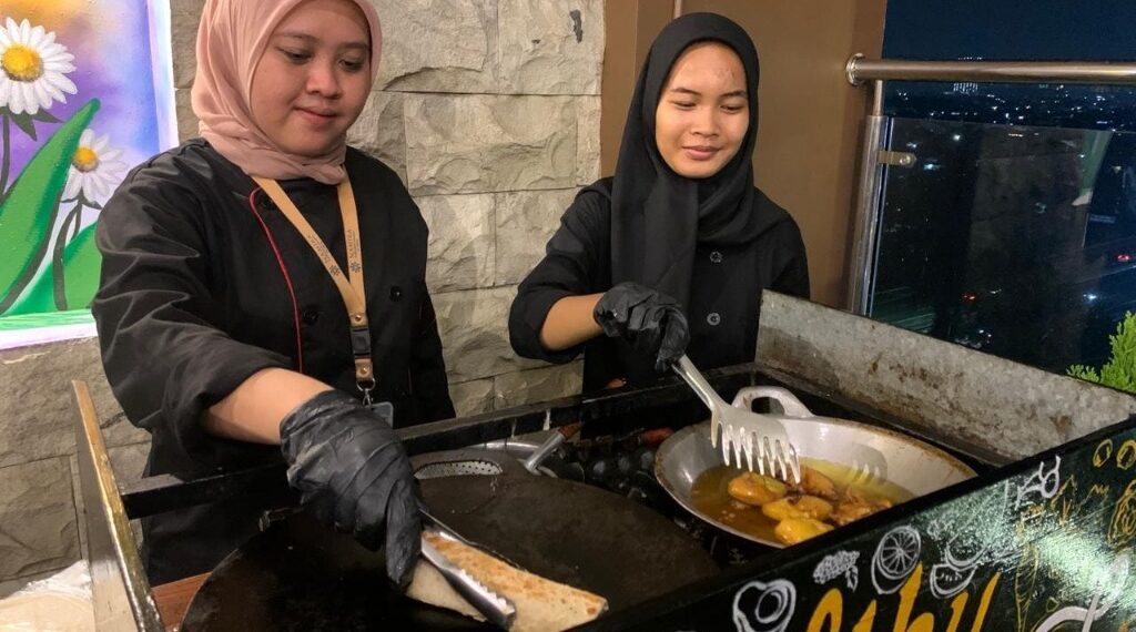 PAKET RAMADAN: Hidangan khas Timur Tengah, yakni Nasi Kebuli, Kebab, Pilaf Biryani, Kopi Turki dan berbagai macam dessert. (foto2: ist)