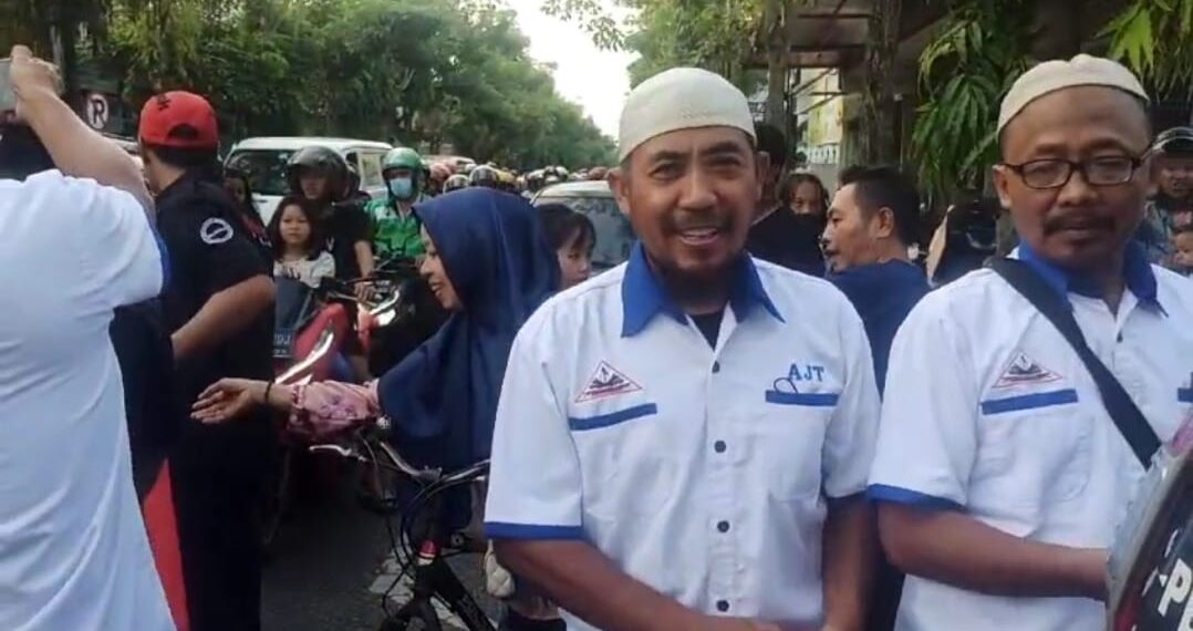 Aliansi Jurnalis Tulungagung Bagi-bagi Ratusan Paket Takjil