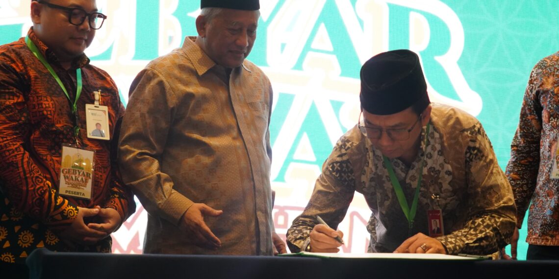 Bank Jatim saat tandatangani LOI
