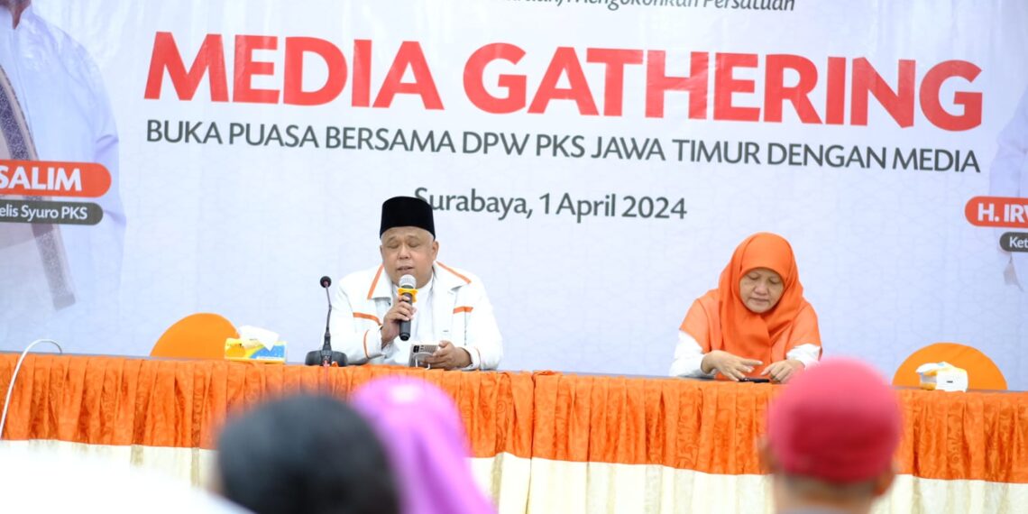 Ketua DPW PKS Jatim Irwan Setiawan saat Bekber dengan awak media