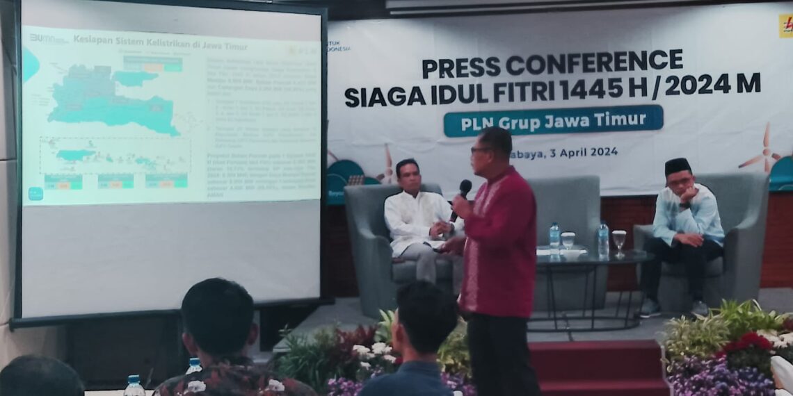 GM PLN Unit Induk Distribusi (UID) Jawa Timur, Agus Kuswardoyo dalam Press Conference, Rabu (3/4/2024). (foto: hari/bidik.news)