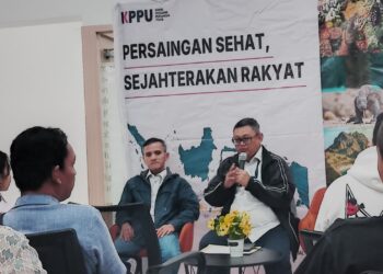 Anggota KPPU Rhido Jusmadi & Kepala Kanwil IV KPPU Dendy R. Sutrisno saat silaturahmi bersama media, Selasa (16/4/2024). (foto: hari/bidik.news)