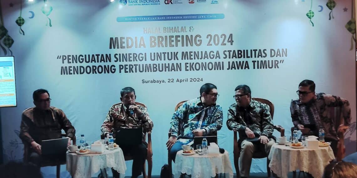 Kolaborasi media briefing BI, OJK, LPS II & DJPb Jatim bertema “Penguatan Sinergi untuk Menjaga Stabilitas dan Mendorong Pertumbuhan Ekonomi Jatim, Senin (22/4/2024). (foto: hari/bidik.news)