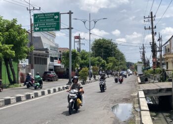 BETONISASI ASPAL: Jl. Raya Kalirungkut, Surabaya. (foto: ist)