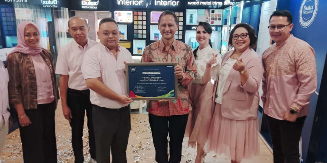 Peresmian Dulux Experience Store pertama di Jatim, di Jl. Pucang Anom No.56-58 Surabaya, Selasa (30/4/2024). (foto2: hari/bidik.news)
