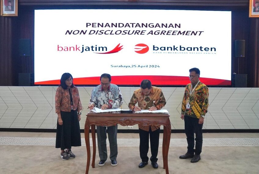 Bank Jatim dan Bank Banten saat penandatanganan NDA