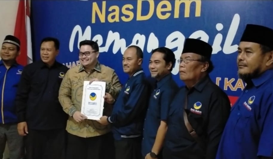 Mas Dhito Resmi Kembalikan Formulir Pendaftaran Cabup Kediri di NasDem