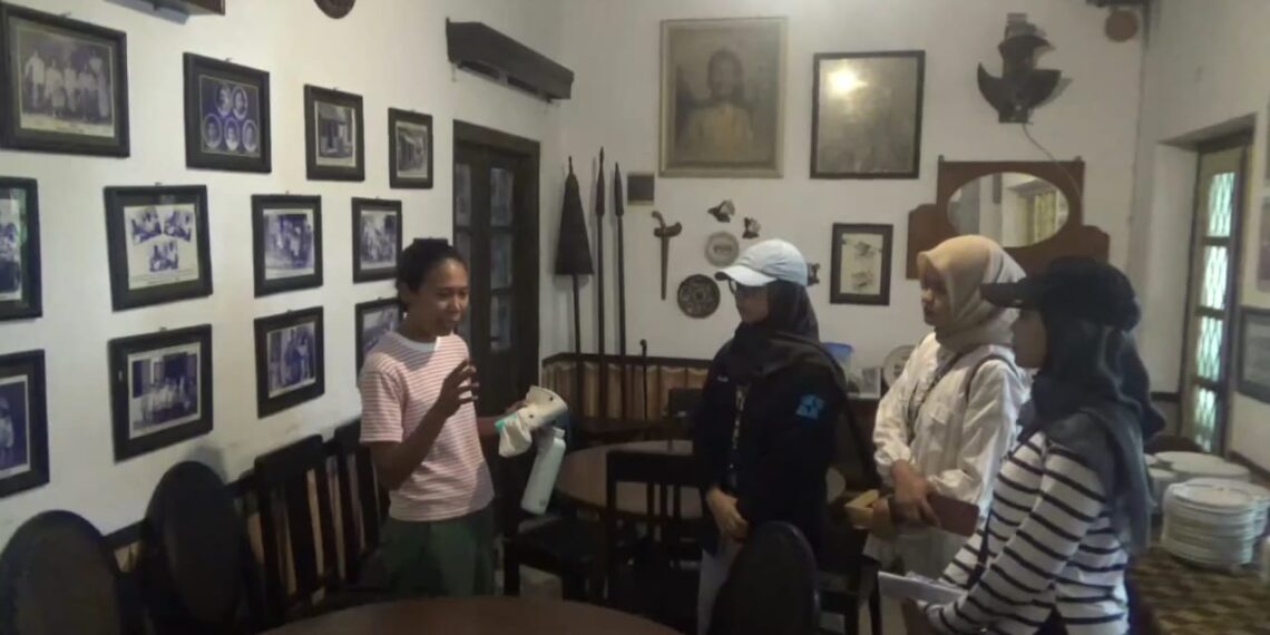 Keseharian Warga Kampung Plampitan Lewat Seni Urban 1