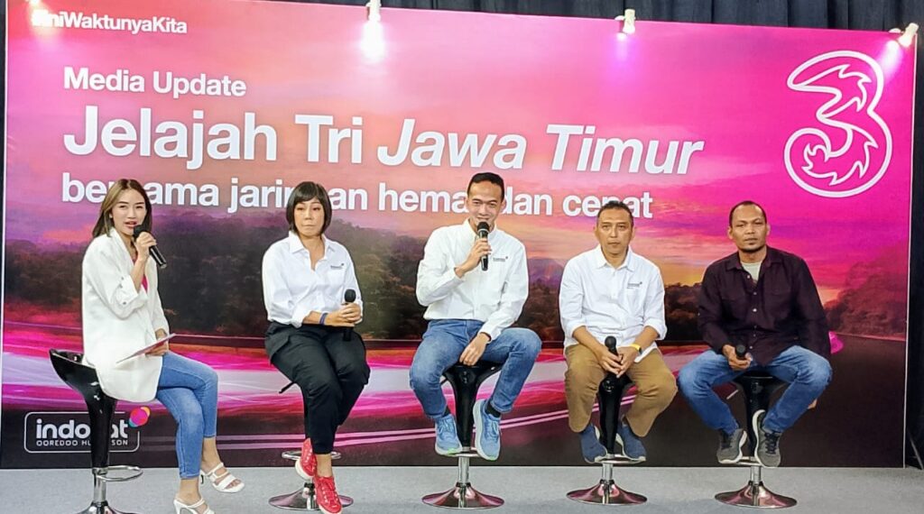 Elny Widjaja, SVP Head of Circle Java Indosat Ooredoo Hutchison (2 kiri) saat konferensi pers, Kamis (30/5/2024). (foto: hari/bidik.news)