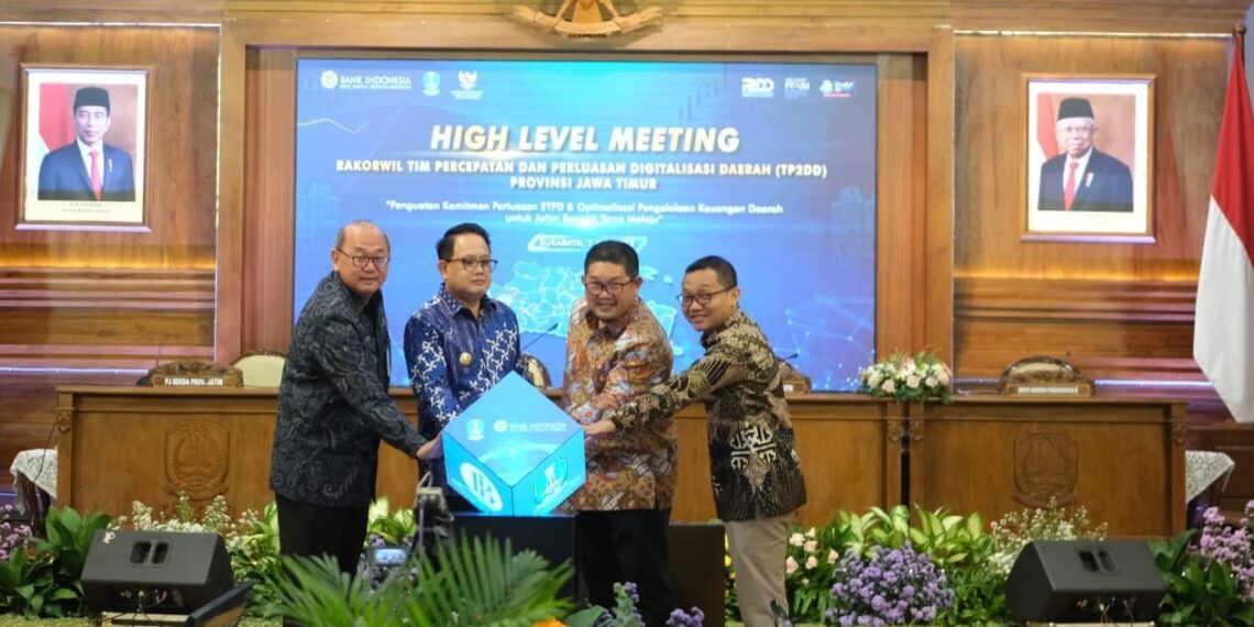Pemprov Jatim & BI Jatim saat HLM Rakorwil TP2DD se-Jatim, Selasa (7/5/2024) di Grahadi, Surabaya. (foto: ist)