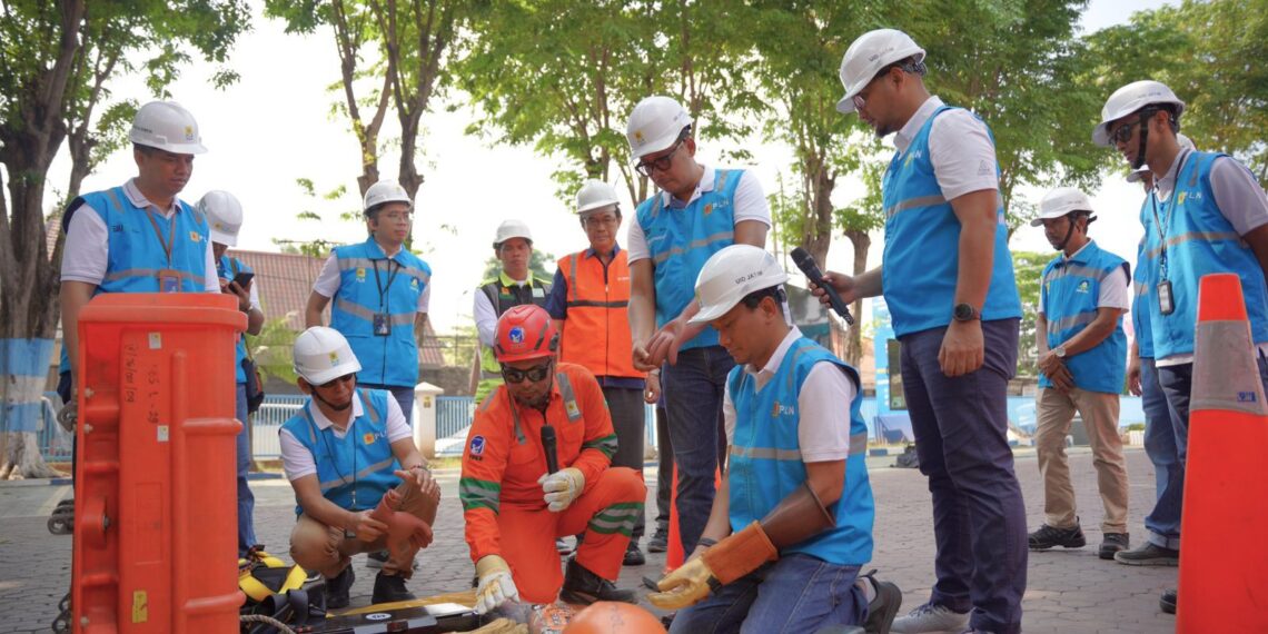 PT PLN menggelar inspection day keselamatan dan kesehatan kerja (K3) secara serentak di seluruh Indonesia. (foto: ist)